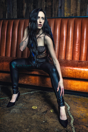 Fashion-Glamour photo of a sexy woman in black leather.