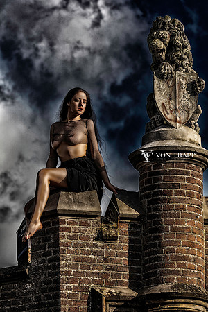 Art nude photo of a Dutch woman outdoors in Naarden.