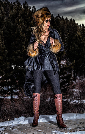 Sexy color winter-portrait.